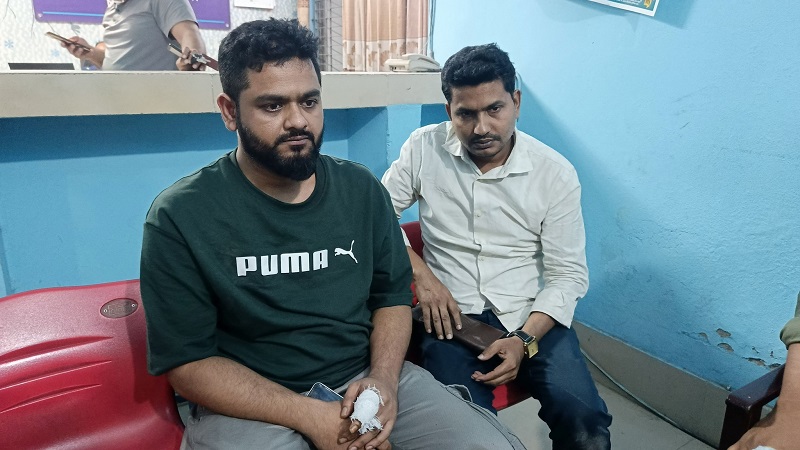 চাঁপাইনবাবগঞ্জে দুই সাংবাদিকের উপর সন্ত্রাসী হামলার ঘটনায় আটক ২